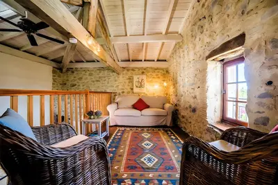 Image de Gîte pour 4 à 6 personnes avec piscine partagée, terrasse et Wi-Fi à Lussan