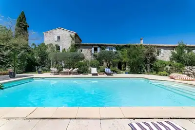 Image de 2-persons gîte with gardoise vault in a 16th-century mas 15km from uzès