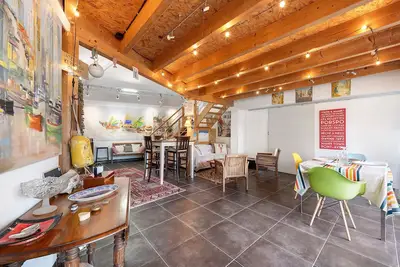 Image de L'Atelier - Type Loft - Porspoder à 100 m des plages - chambre et grande pièce de vie