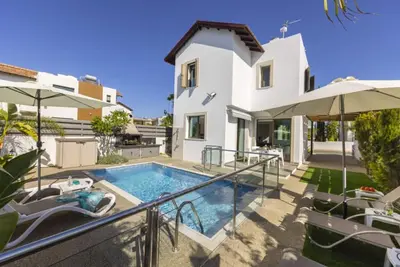 Image de Stylish Villa | Private Pool · Garden · Near Beach