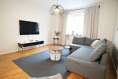Image de Large City-Centre Apartment | Sleeps 4