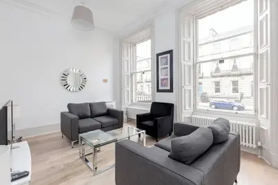 Image de 6 On Chester: Tummel Apartment