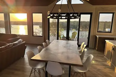 Lakefront Sunset Oasis (sleeps 17)