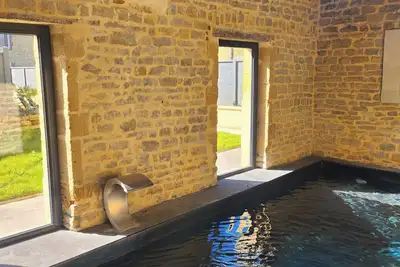 Image de Maison en pierre avec piscine chauffée et espaces insolites - L’Atypique