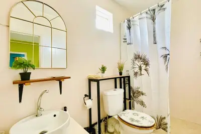 Image de Modern House with Pool – 5 Min from the Beach