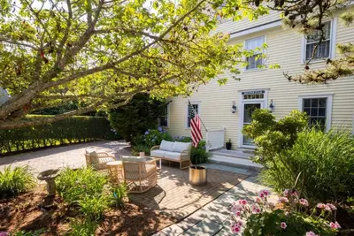 Image de New for 2026! Fabulous 5 bed/4 bath home perfect for 1-2 families in Naushop!