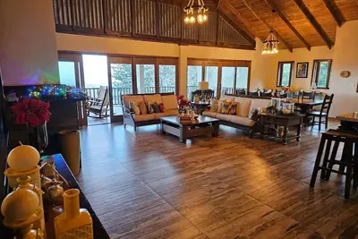 Stunning View Getaway w/ Jacuzzi & Cool Breeze