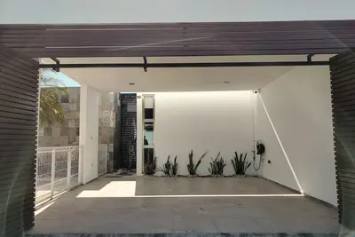 Image de Casa Dragón : Large private suite with covered garage in privileged location.