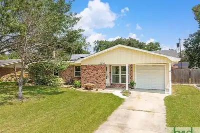 Image de Peaceful 3-bedroom house with Ac, Swimming Pool & Yard in charming Savannah, Ga