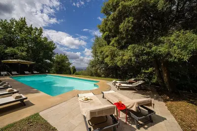 Image de Villa Linchiano avec Tour Historique et Piscine Privée