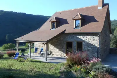 Image de Maison de vacances « Maison Au Calme » avec terrasse privée et jardin privé