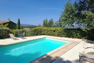 Image de Maison de famille, piscine, vue panorama village, colline aérée l'été