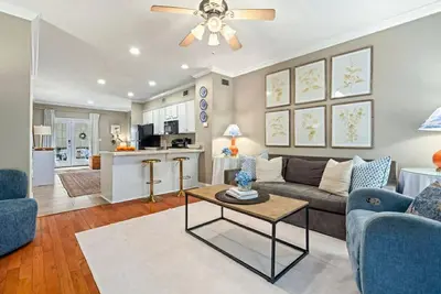 Image de Getaway on Gatewood-1k, 1q, 2. 5 bath, parking, 5 min to Au, I-85, Games