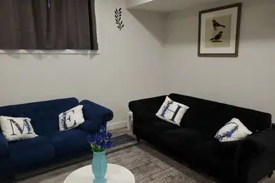 Image de Cozy 2 bedroom basement suite