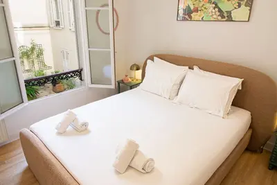 Image de 1 Chambre Sacre Coeur / Ascenseur / Calme