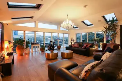 Image de Large detached period house on the Harbourside