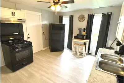 (H2) 2 Bdrm Apt Inner Harbor