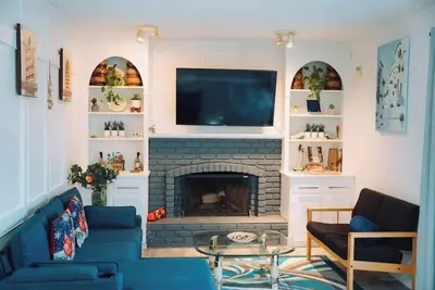 Image de Bedwood Stay 3br 10 mins to Yyc Parking