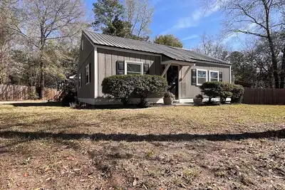 Image de Quiet, Cozy Cottage in Historic Downtown Camden
