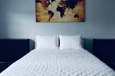 Image de Private Upstairs Unit near Balt City/John Hopkins