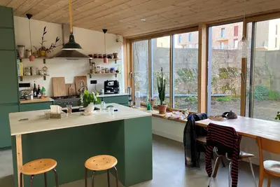 Image de Maison de ville, avec petit jardin et garage. 15 min à pied du centre.