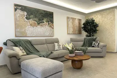 Image de Panoramic Sea & Valley View 2br Apt Sleeps 4