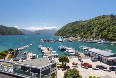 Image de Waterfront Retreat on the foreshore of the Queen Charlotte