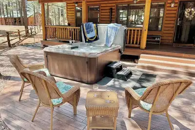 Image de Peaceful Pines - Couples Dream Getaway!