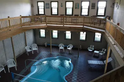 Image de Deluxe 6000sqft LakeHouse, Indoor Pool, Sandy Beach, on 2acres, Pontoon, Kayaks, Docks