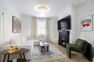 Image de Stylish 2-Bed-Résidence-Salle de bain privée-Vue sur Rue