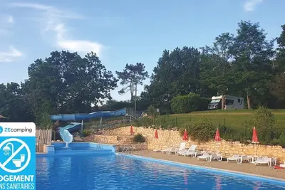 Image de ZEcamping 4 étoiles animé parc aquatique chiens acceptés locatif 35m2 4 pers