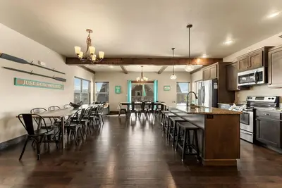 Image de Lakefront 5br w/ Game Room + Boat Slip Near Sdc