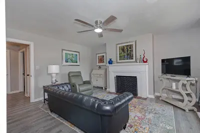 Image de Modern 2br Steps to St Francis