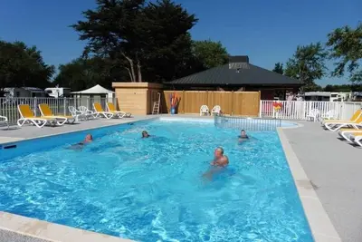 Image de ZEcamping 3* piscine chauffée pataugeoire pet friendly mobil-home Tv