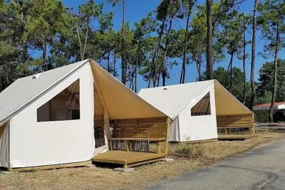 Image de ZEcamping 3* piscine couverte piscine chauffée 4km plage locatif 17m2