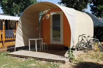 Image de ZEcamping 4 étoiles familial piscine couverte pet friendly tente Bbq