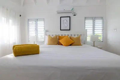 Eshae Living - Uniquely Modern Beach House 3