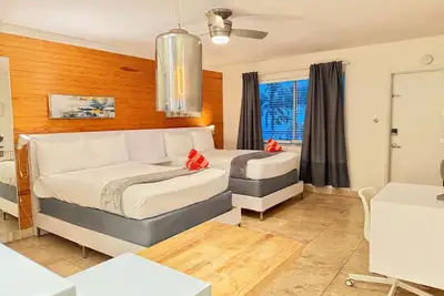 Image de Sunny Two-Bed Studio. Prime Pompano Location #20