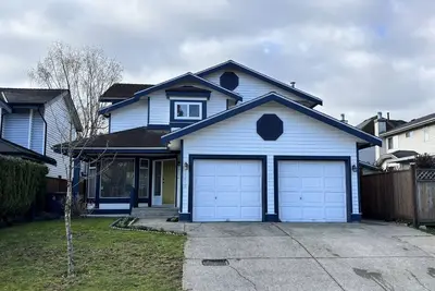 Image de Kid Friendly Surrey House with Backyard