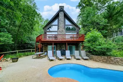 Image de Lakefront A-Frame | Private Pool, Beach & Dock!