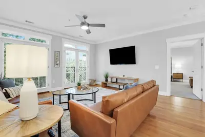 Image de 2 Suites | Walkable Historic District + Free Parking | The Juliette by AvantStay