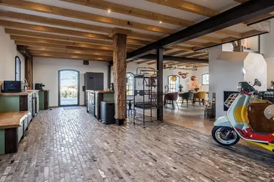 Image de \"Barn 1746\", luxury apartment for 8 people. Fur noses welcome!