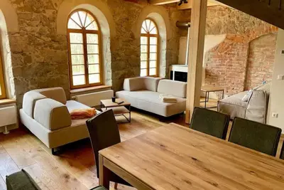 Image de Hébergement avec cheminée, bain à remous et sauna