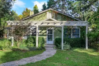 Image de Modern 1940's cabin minutes from  Saugatuck & Douglas.