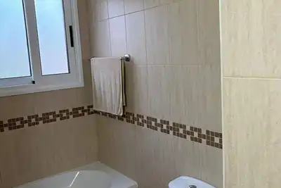 Image de ok\n5 minutes to the theme park! Family-sized condo with game room & deck