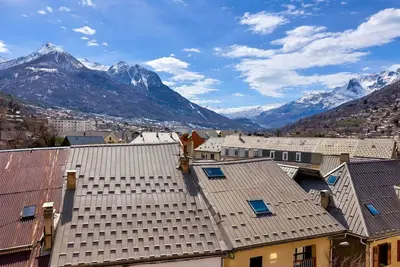 Image de L'instant montagne-T2 centre Briançon-vue montagne-700m des remontés mécaniques.