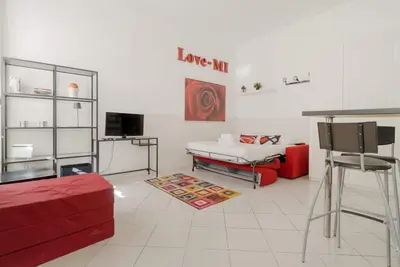 Image de Cozy 39m2 studio apartment, ideal for 2 people, located on the ground floor. The accommodation is located 2 steps from Pasteur, a rapidly evolving multi-ethnic residential neighborhood, the heart of the lively NoLo area (North of Loreto). It offers a youn