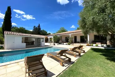 Image de Chambre d'hôtes Bed & Breakfast « Pomme reinette » – Piscine, Wi-Fi et clim