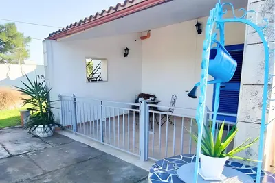 Image de Charming Villetta with Private Walled Garden 13 minutes from a pristine beach!