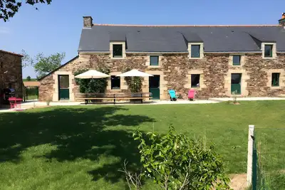Image de Maison de vacances « Le Gîte du Petit Brécéan » avec piscine privée, terrasse et Wi-Fi